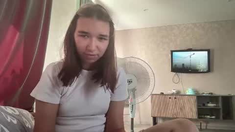 Snapshot of caroylncastellaw chatting on 07.28.26 Sara online show from 07.28.26