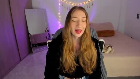 Snapshot of carriexwood chatting on 02.23.25 Nia  online show from 02.23.25