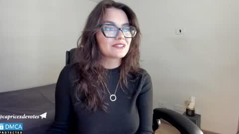 Snapshot of cash_vice chatting on 06.17.26 caprice online show from 06.17.26