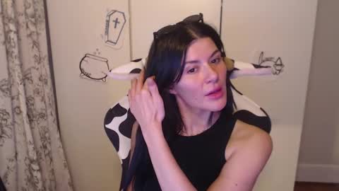 cassiealvarez online show from 10.05.25