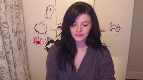 cassiealvarez online show from 10.06.25