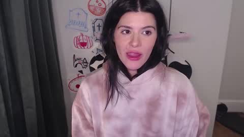 cassiealvarez online show from 10.13.25