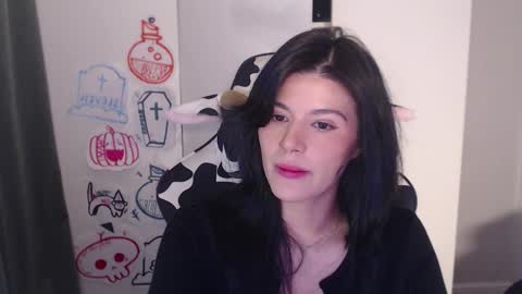 cassiealvarez online show from 10.17.25