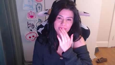 cassiealvarez online show from 10.28.25