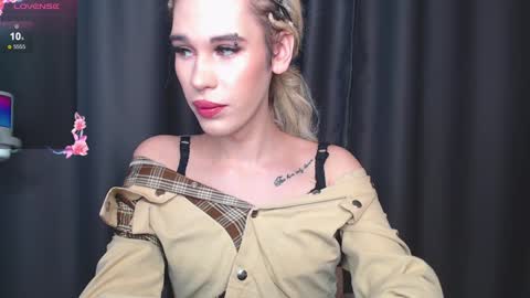 Snapshot of cassiemich chatting on 01.08.25 Cassie online show from 01.08.25