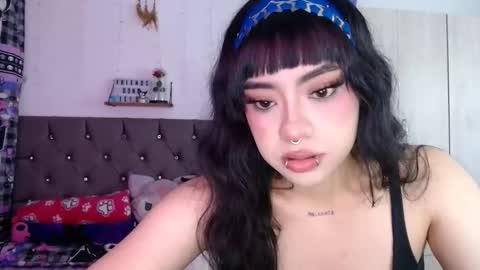 Snapshot of cat_mila_ chatting on 04.10.26 Mila online show from 04.10.26