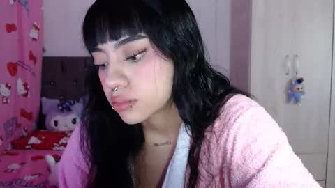 Snapshot of cat_mila_ chatting on 06.10.26 Mila online show from 06.10.26