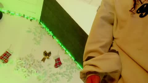 Snapshot of cata_greenn chatting on 12.13.24 Cata green model independient online show from 12.13.24