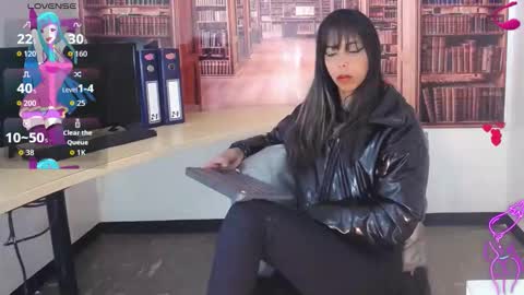 Queen Catalella online show from 11.21.25