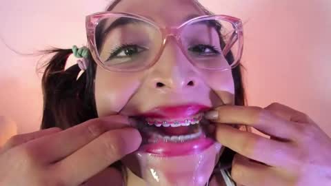 Cata  Monday- Saturday   On line at 0100pm-0700pm online show from 09.20.25