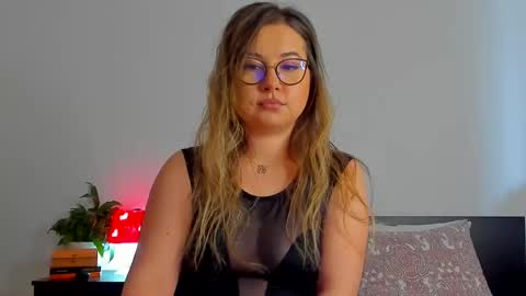 Snapshot of caterinnakat chatting on 02.05.25 Kat online show from 02.05.25