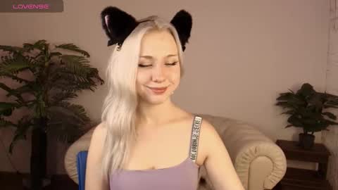 Snapshot of cateyepro chatting on 12.03.25 Anna online show from 12.03.25