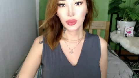 Snapshot of cathalea_toni chatting on 07.06.26 red online show from 07.06.26