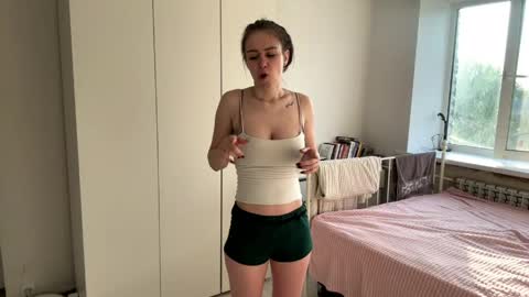 Snapshot of catharinelaumea chatting on 05.21.26 Lolly online show from 05.21.26
