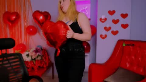 Snapshot of catherine_kitty chatting on 02.18.25 Catherine online show from 02.18.25