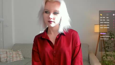 Snapshot of cathiearzabala chatting on 04.25.26 Mia online show from 04.25.26