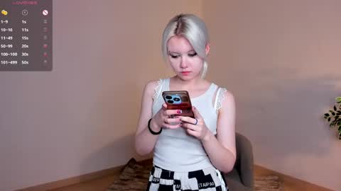 Snapshot of cathiearzabala chatting on 05.15.26 Mia online show from 05.15.26