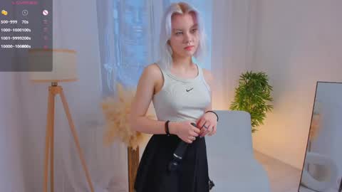 Snapshot of cathiearzabala chatting on 05.22.26 Mia online show from 05.22.26