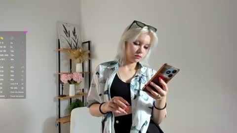 Snapshot of cathiearzabala chatting on 07.01.26 Mia online show from 07.01.26