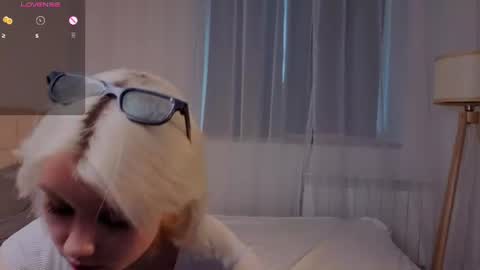 Snapshot of cathiearzabala chatting on 07.18.26 Mia online show from 07.18.26