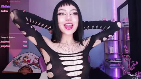 Cati help me reach my goal of 100 thumbs up again 3 online show from 02.19.25