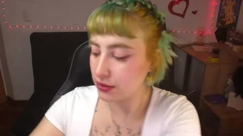 Snapshot of catsito chatting on 07.14.26 im MIA -Independent Model MY OF is catsito3 online show from 07.14.26