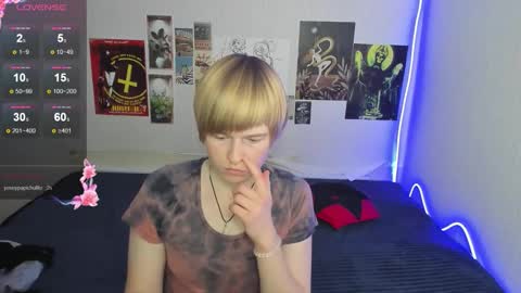 cattie_w_ online show from 12.05.25