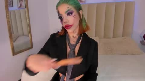 catvalentinee_ online show from 10.31.25