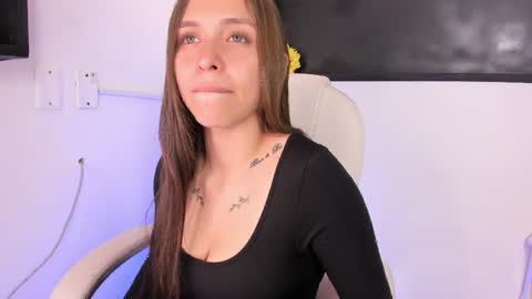 Snapshot of cayetana_01 chatting on 04.25.26 cayetana online show from 04.25.26