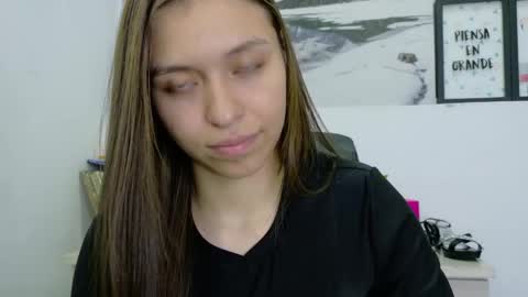 Snapshot of cayetana_01 chatting on 05.21.26 cayetana online show from 05.21.26