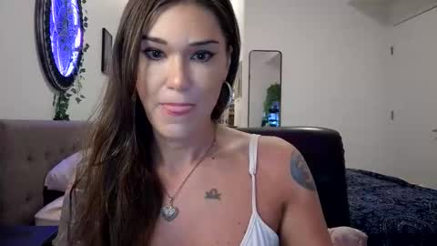 Snapshot of cayla_ chatting on 11.13.25 Cayla online show from 11.13.25