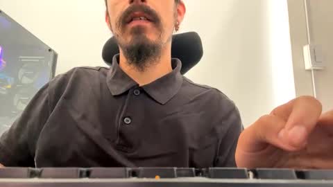 Snapshot of cayu_frensh94 chatting on 02.01.25 cayu_frensh94 online show from 02.01.25