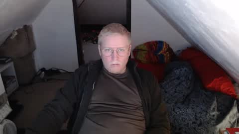 Snapshot of cebas chatting on 02.20.25 cebas online show from 02.20.25