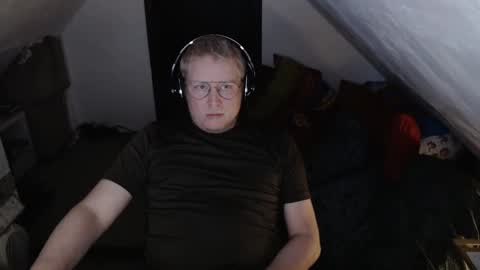 Snapshot of cebas chatting on 03.07.25 cebas online show from 03.07.25