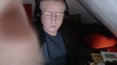 Snapshot of cebas chatting on 11.06.25 cebas online show from 11.06.25