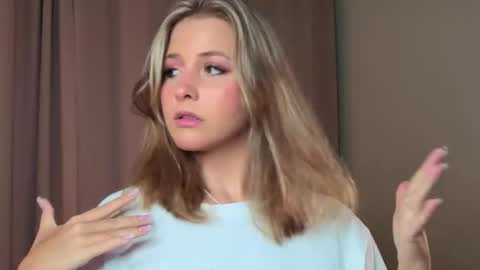 Snapshot of ceceliapidcock chatting on 03.22.26 Lina online show from 03.22.26