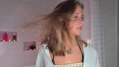 Snapshot of ceceliapidcock chatting on 03.23.26 Lina online show from 03.23.26