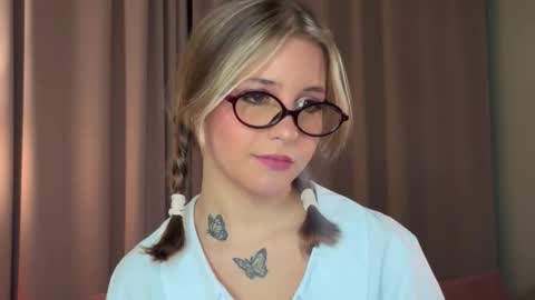 Snapshot of ceceliapidcock chatting on 03.27.26 Lina online show from 03.27.26