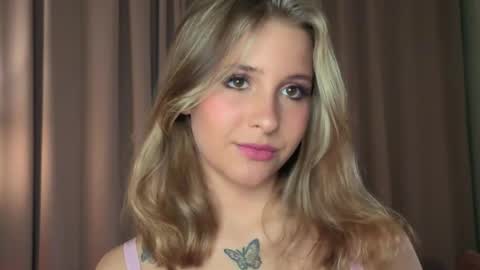 Snapshot of ceceliapidcock chatting on 03.29.26 Lina online show from 03.29.26