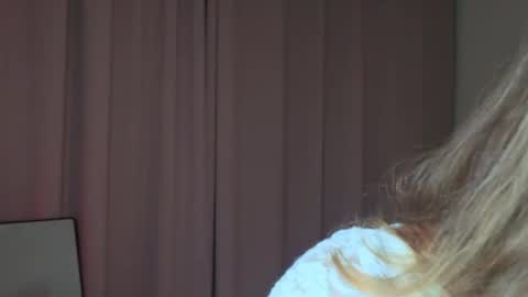 Snapshot of ceceliapidcock chatting on 04.08.26 Lina online show from 04.08.26