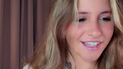 Snapshot of ceceliapidcock chatting on 04.15.26 Lina online show from 04.15.26