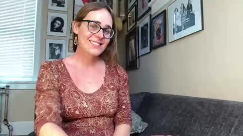 Snapshot of cecilysaintclaire chatting on 02.18.25 Cecily Saint Claire online show from 02.18.25