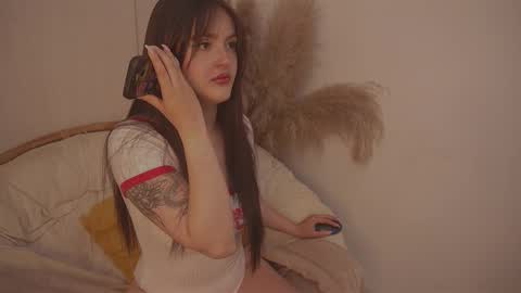 Diane Independent model online show from 09.22.25