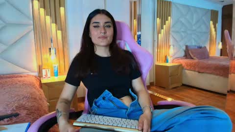 Snapshot of celine_visconti chatting on 04.30.26 online show from 04.30.26
