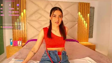Snapshot of celine_visconti chatting on 05.08.26 online show from 05.08.26