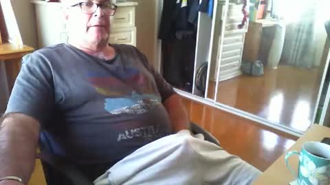 Snapshot of chalkstall chatting on 09.24.25 Chalky online show from 09.24.25