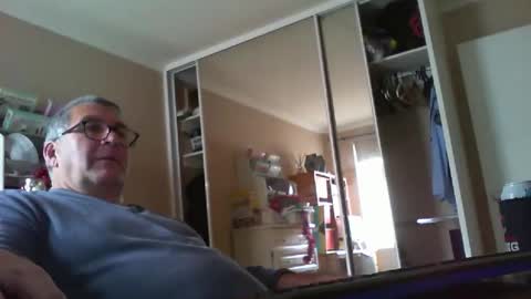 Snapshot of chalkstall chatting on 10.05.25 Chalky online show from 10.05.25