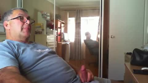 Snapshot of chalkstall chatting on 10.17.25 Chalky online show from 10.17.25