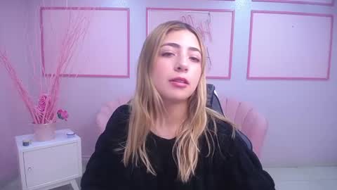 Snapshot of channel_blonde_a chatting on 12.01.24 channel_blonde_a online show from 12.01.24