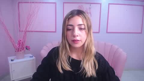 Snapshot of channel_blonde_a chatting on 12.01.24 channel_blonde_a online show from 12.01.24